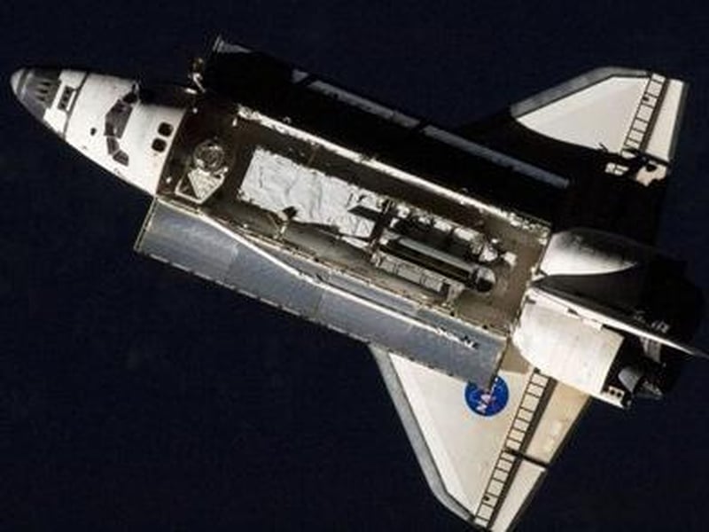 Discovery - Lands at Kennedy Space Centre