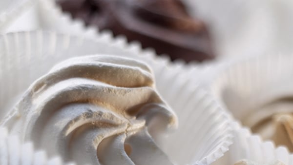 Chocolate and Hazelnut Meringue Tartlet with Choco