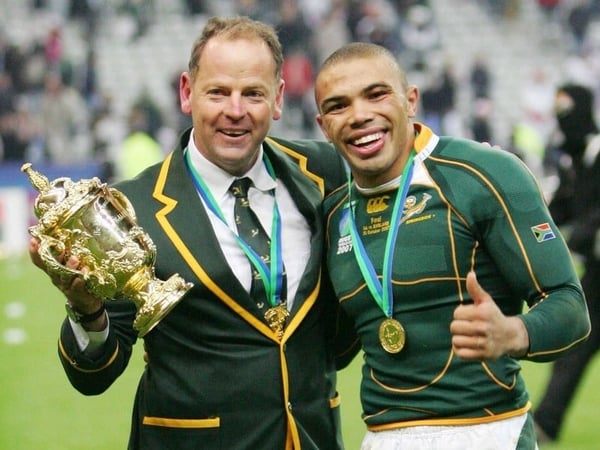 Jake White (l) with Bryan Habana and the 2007 World Cup trophy