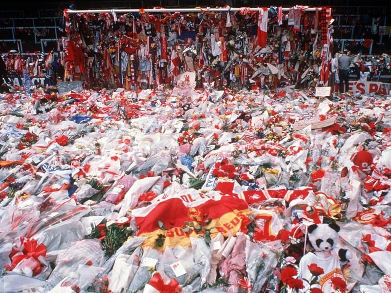 Anfield 1989 - Liverpool fans remembered those who died