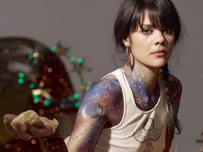 Bat for Lashes - Watch the Pearl's Dream video here