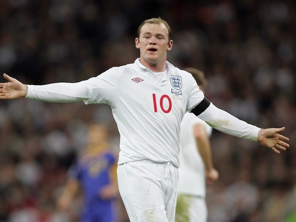 Wayne Rooney settled United's nerves with an early opener