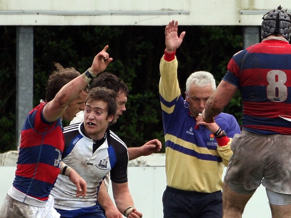 Alan Lewis signals Heinrich Stride's first try