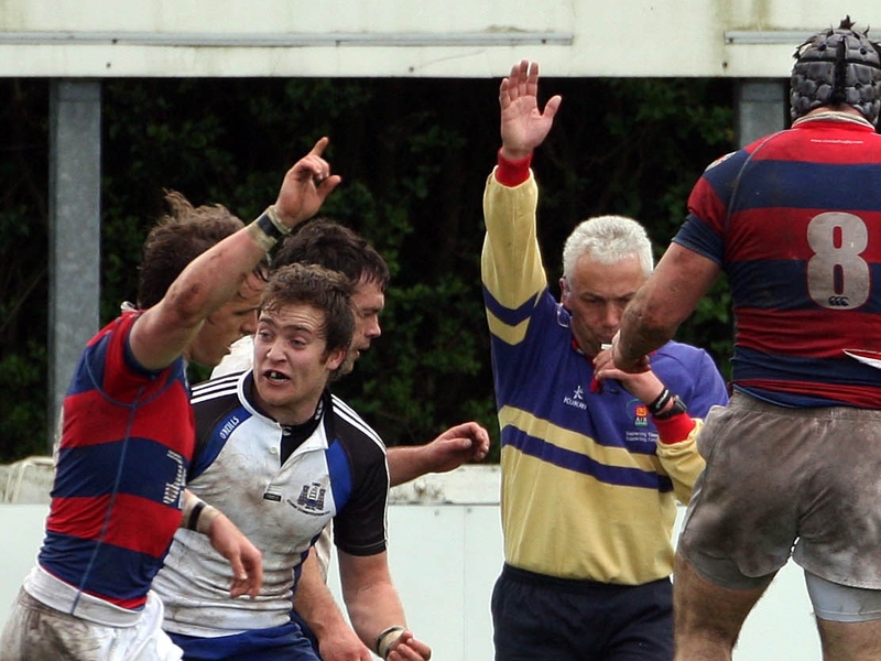 Alan Lewis signals Heinrich Stride's first try