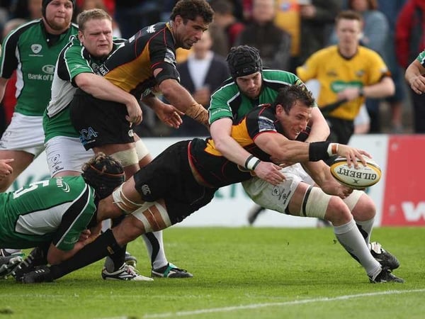 Dragons' Joe Bearman reaches out to score