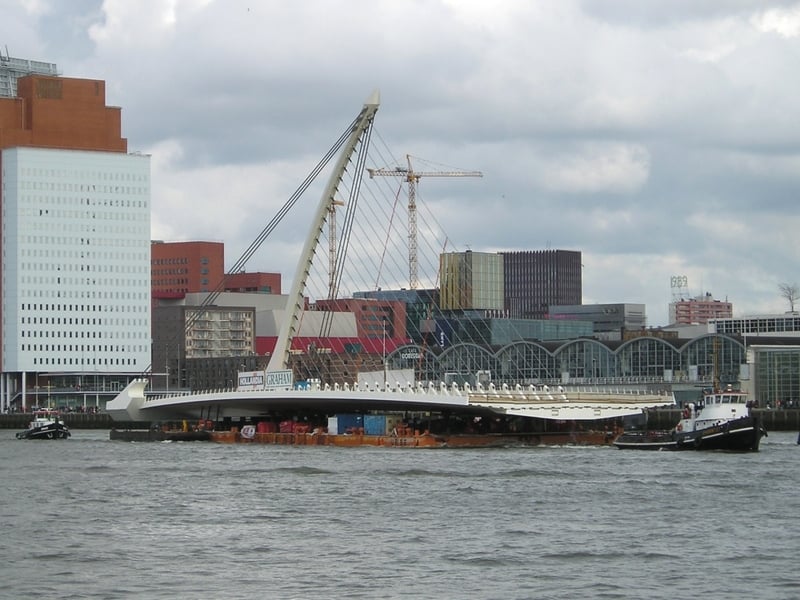 Rotterdam - New bridge 'sets sail'