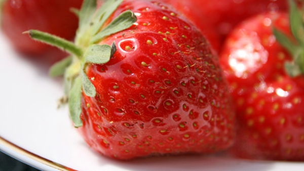 Strawberry and carrigeen mousse with mead