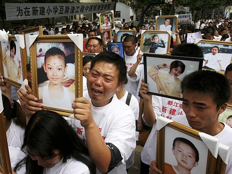 Beichuan - Thousands remember earthquake victims