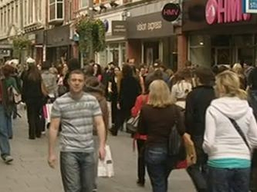 Retail sales - Annual drop more than 20% in Q1