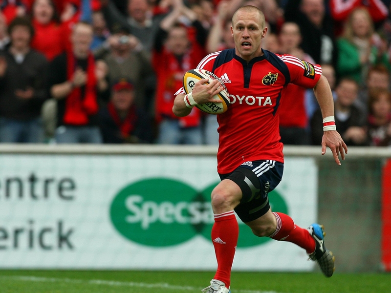 Paul Warwick coasting in for one of Munster's five tries
