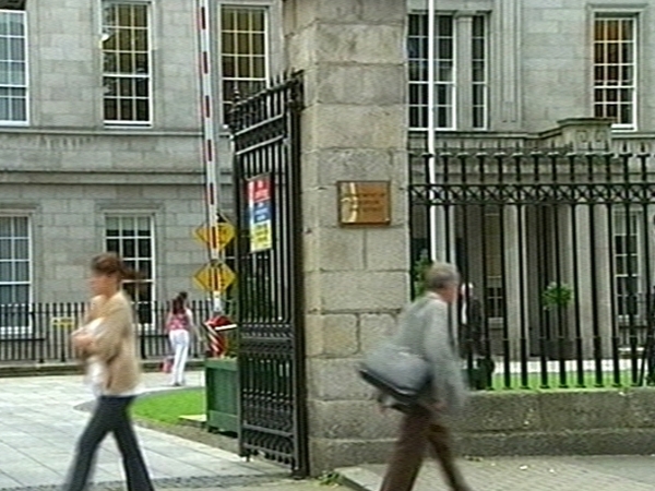 Dept of Education - Teachers' union warns against cuts
