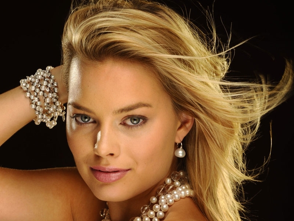Margot Robbie plays Donna in the soap