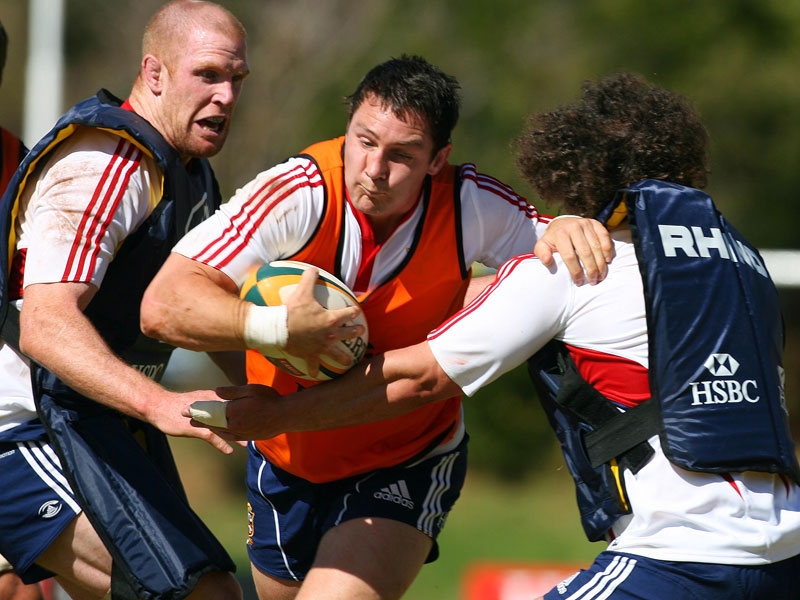Munster's David Wallace will start in place of the injured Andy Powell