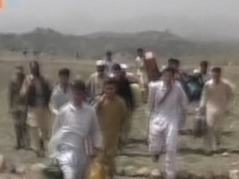 Pakistan - 71 students and nine college staff rescued