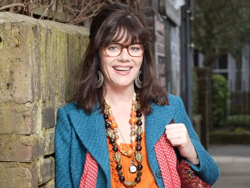 Manda (Josie Lawrence) - son to arrive on the Square