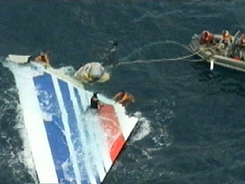 Air France wreckage - Black boxes located on sea floor