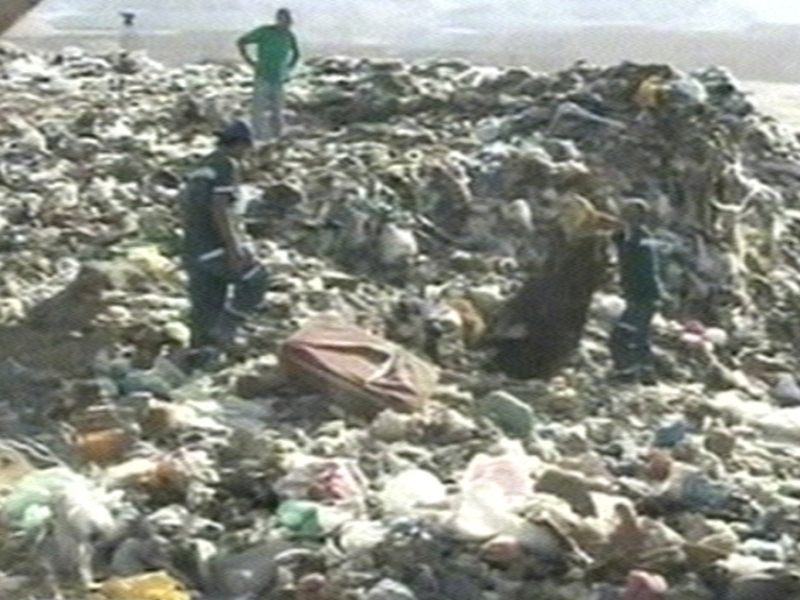 Israel - Search for valuable mattress in rubbish dump