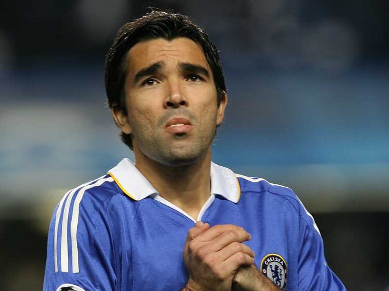 Deco wants another season with Chelsea