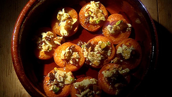 Baked Apricots with Almonds and White Chocolate