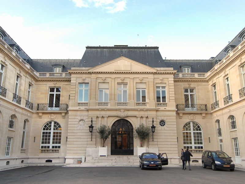 Paris - OECD expects weak recovery by next year