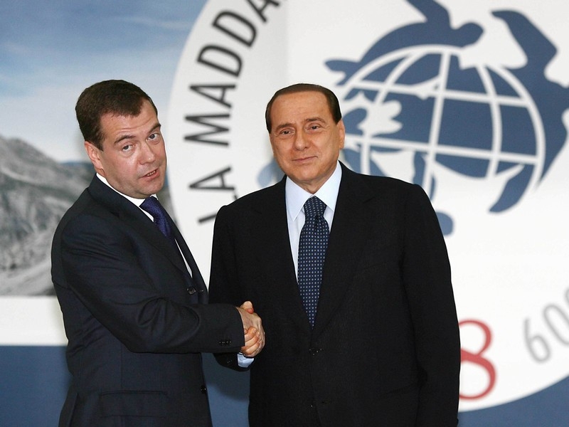 L'Aquila - Silvio Berlusconi (right) is hosting summit