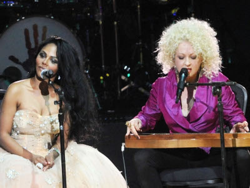 Cyndi Lauper &amp; Lil' Kim - duet