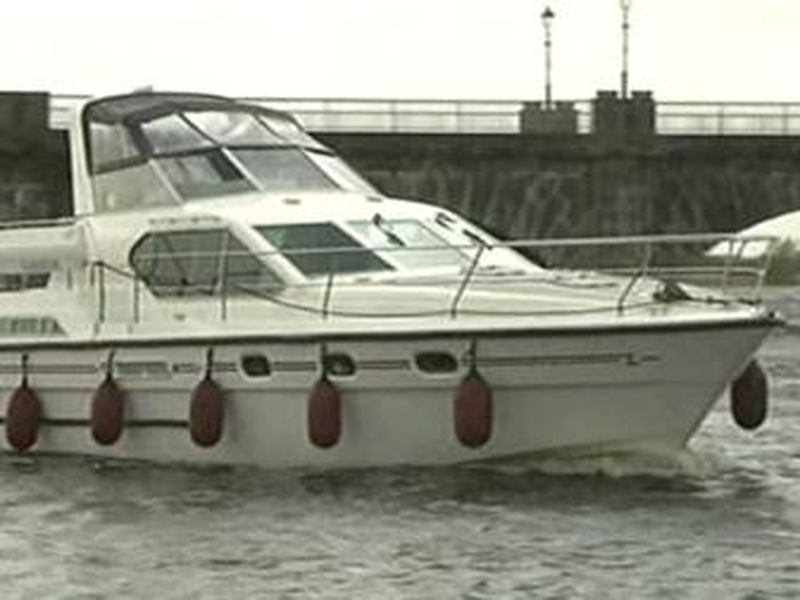 Travel figures - Record drop in overseas visitor numbers