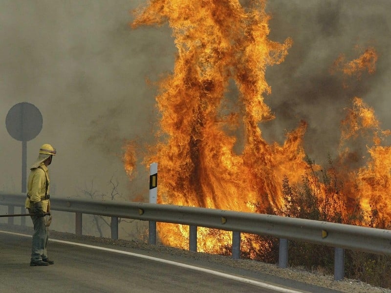 Spain - Hundreds of homes evacuated