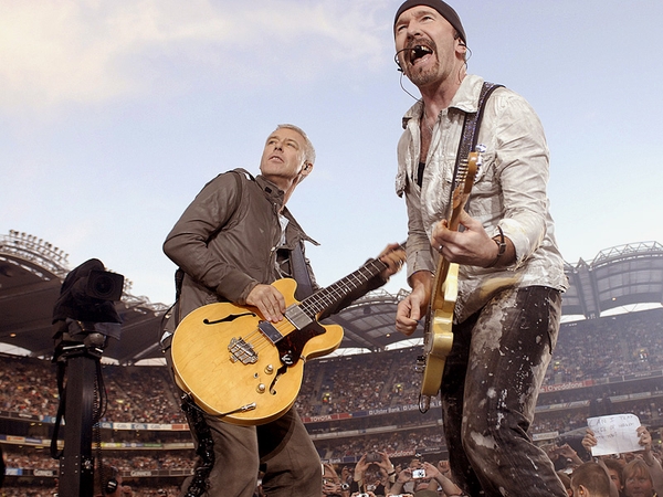 U2 - Marking the fall of the Berlin Wall