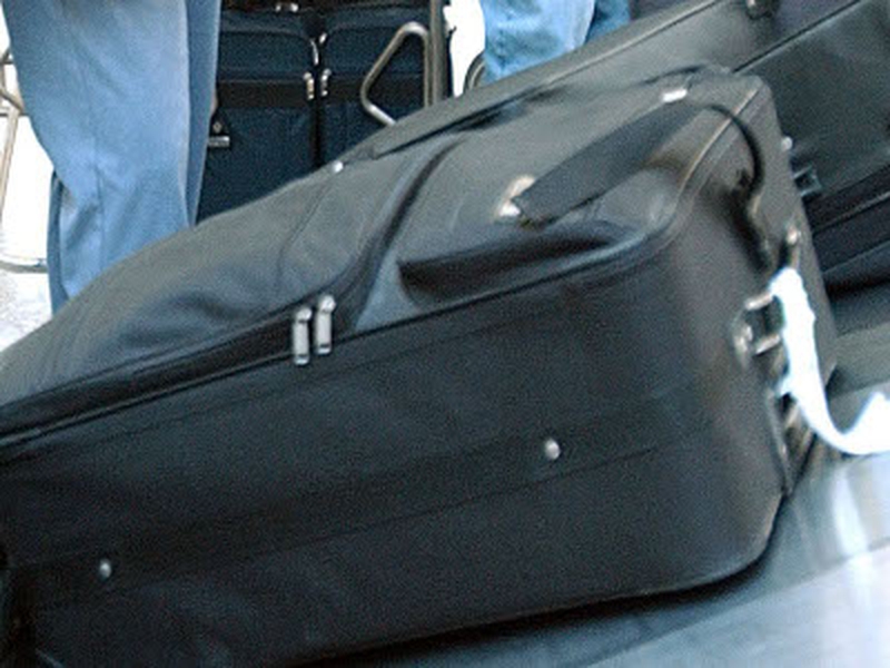 LaGuardia Aiport - Fake bomb found in bag