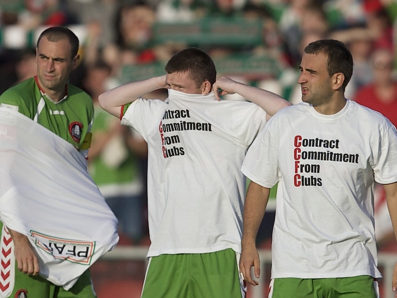 Cork City players sport 'Contract Commitment From Clubs' t-shirts before kick-off