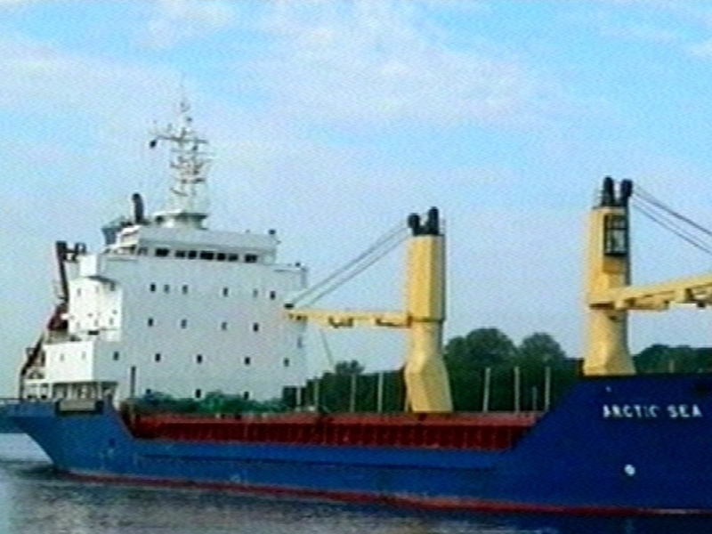 Arctic Sea - Carrying load of timber