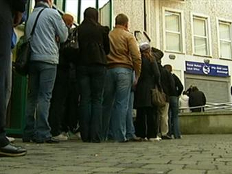 Live Register - 422,000 people signing on