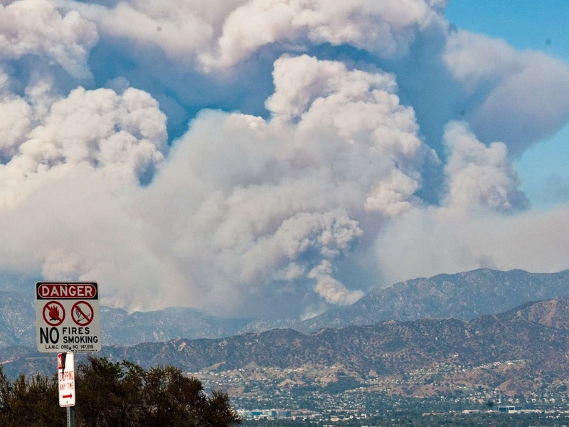 California - 10,000 homes evacuated