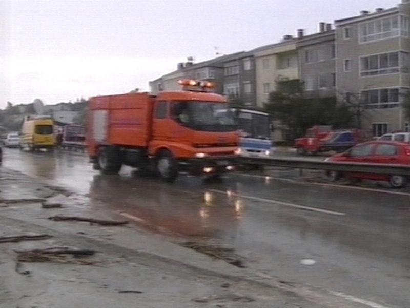 Istanbul - Damage to houses and roads