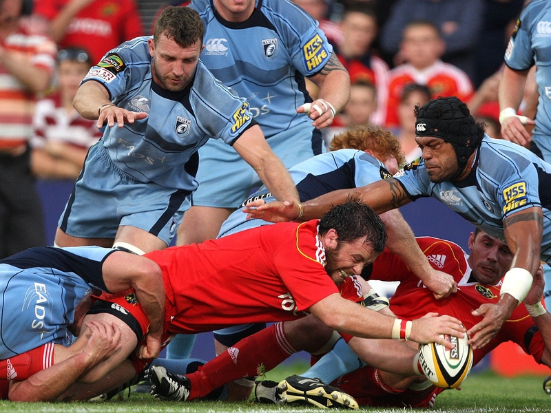 Marcus Horan picked and drove his way across the Cardiff line for Munster's first try