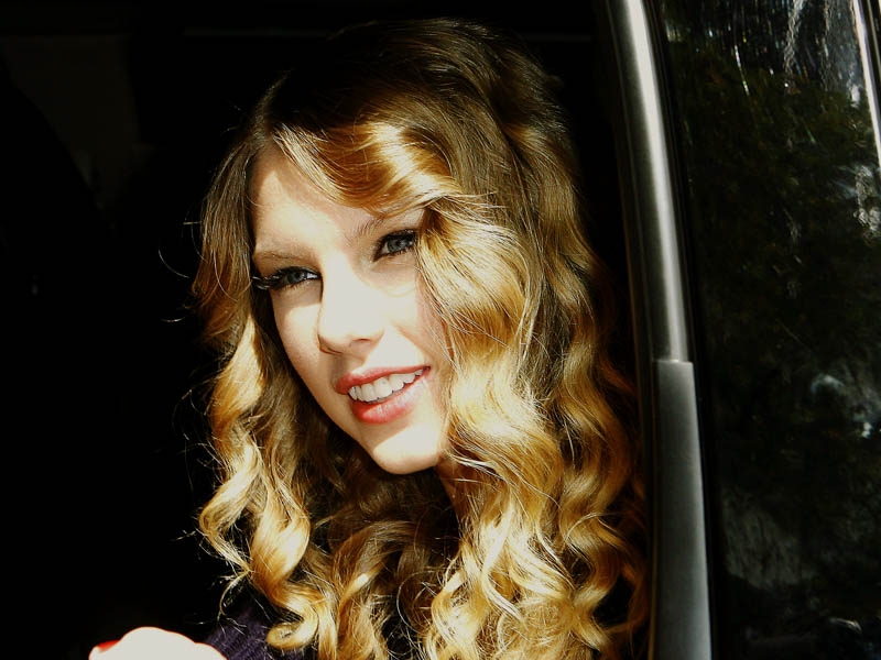 Taylor Swift arriving at 'The View' studios