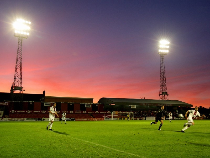 Red sky at night, Pat Fenlon's delight? – Dalymount Park is the venue for tonight's live match on RTÉ.ie and RTÉ Two