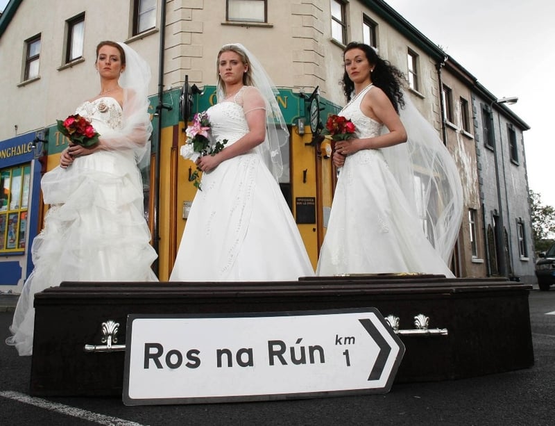 Ros na Rún - Returns with three weddings and a funeral