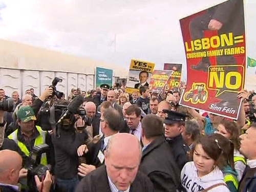 Athy - Taoiseach jeered by campaigners
