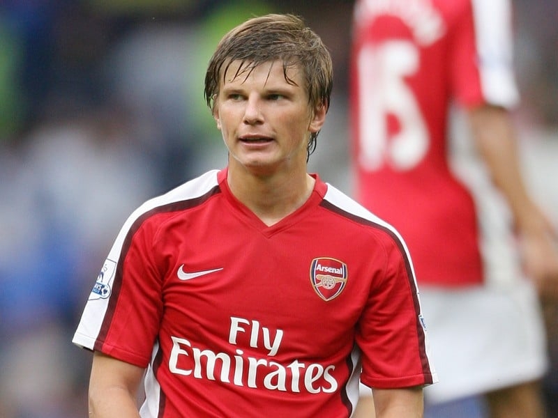 Andrey Arshavin claims that Arsenal need more players