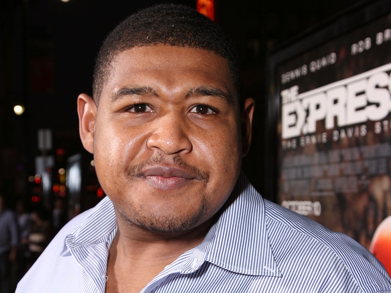 Miller - Playing art theft specialist Walter Simmons