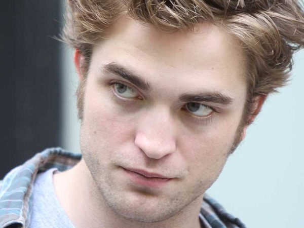 Pattinson - Stars in Twilight series