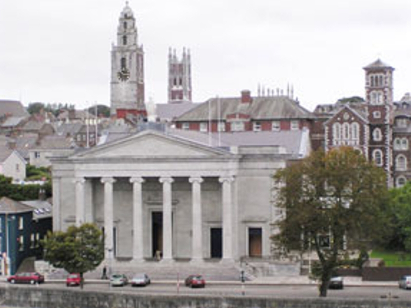 Pope's Quay - Body removed from River Lee - Pic: corkcity.ie