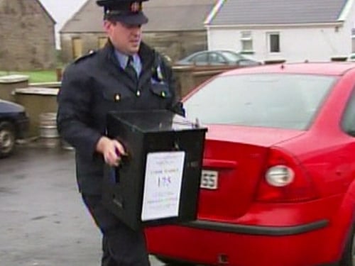 Arranmore - Garda carries ballot box