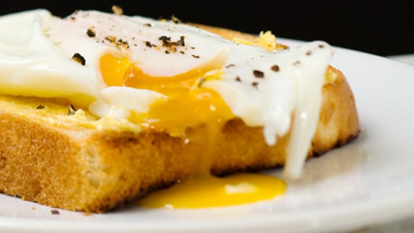 Poached Eggs - Cling Film Method