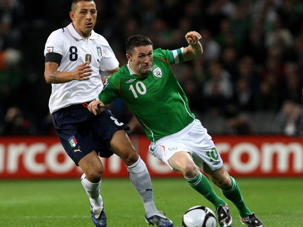 Robbie Keane takes the fight to the Italians