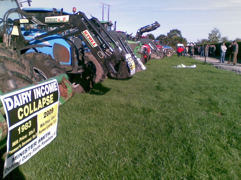 Farmers - 'Tractorcade' through 29 towns