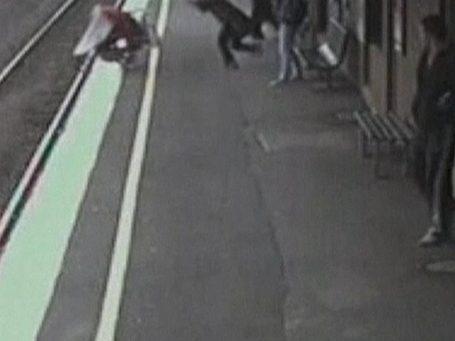Melbourne - Baby survives after pram rolls onto tracks