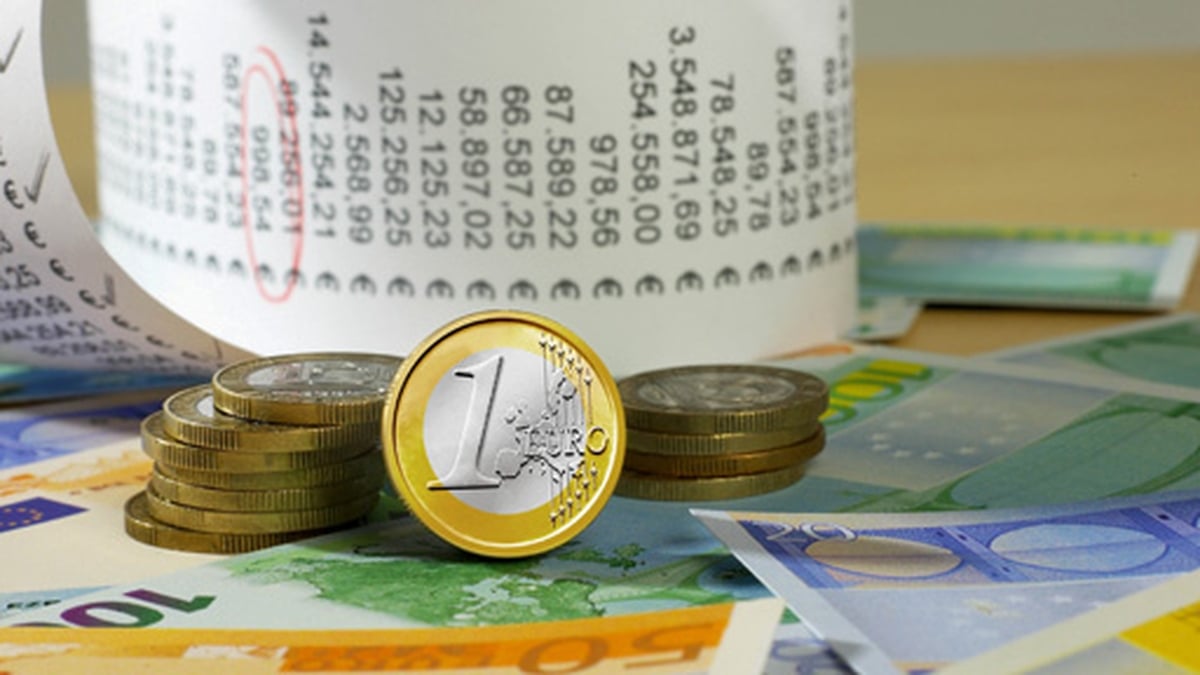 7:50am Business News